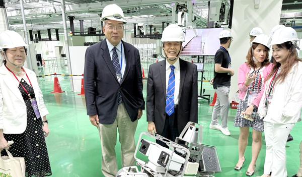 財訊謝金河社長率團參訪銅鑼廠  了解AI人工智慧在智能工廠的最新應用
